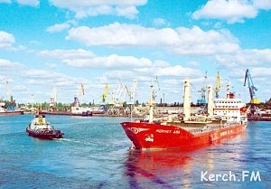 В Керченском рыбном порту работают два парома