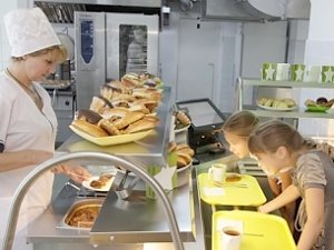 Школьникам Крыма не доложили еды на 2,5 миллиона рублей