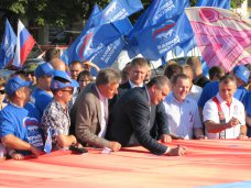 В Столице Крыма представили «Флаг единства крымчан»
