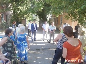 Власти города выслушали проблемы жителей улиц Ушинского и Свердлова