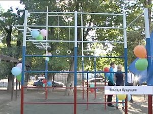 Симферопольские учебные учреждения продолжают оснащать спортивными площадками