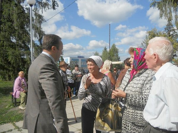 Депутат-коммунист В.А. Симагин посетил сход граждан в рабочем поселке Шемышейка Пензенской области