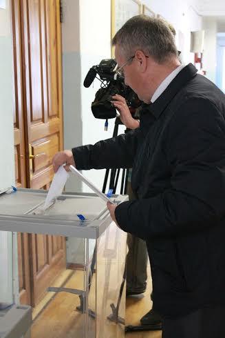 Кандидат на должность губернатора Псковской области А.А. Рогов проголосовал на избирательном участке № 71