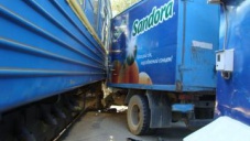 В Феодосии электричка столкнулась с грузовиком