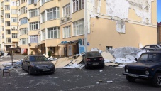 Комиссия устроит проверку из-за обрушения утеплителя с многоэтажного дома в Столице Крыма