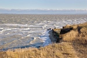 В Керченском проливе сохраняется штормовой ветер