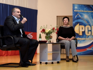 Аксёнов принял участие в Форуме лидеров ученического самоуправления