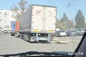 Очередь грузовых машин в Керченском порту возросла втрое