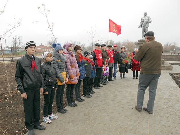 Воронежские коммунисты организовали автопробег по местам революционной славы