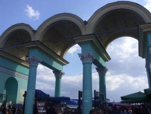 В Столице Крыма снесут недавно построенный на Центральном рынке торговый центр