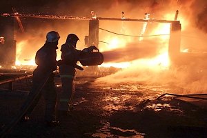 В Столице Крыма сгорел мебельный склад