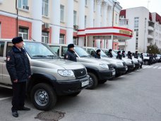Крымским участковым вручили новые автомобили