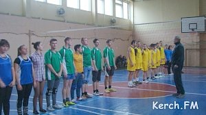 В Керчи прошёл товарищеский матч по волейболу между студентов
