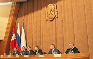 Председатель Государственной Думы Российской Федерации Сергей Нарышкин провел совещание в парламенте Крыма