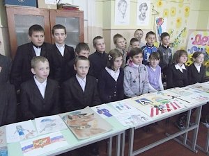 Полицейские Симферопольского района провели конкурс рисунков между школьников