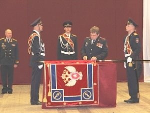 Крымские наркополицейские получили знамя