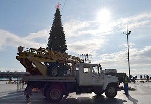 Управление делами Президента подарило Ялте новогоднюю елку