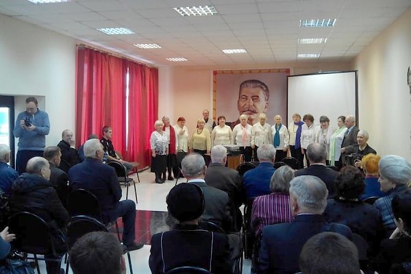 Белгородские коммунисты провели торжественный концерт в честь 135-летия со дня рождения И.В. Сталина