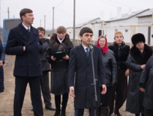 Бальбек вручил ордера на жильё 10 семьям крымских татар