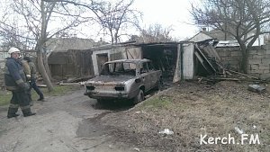 В Керчи в гараже сгорела машина