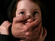 В Севастополе по подозрению в растлении 12-летней девочки задержан её отчим