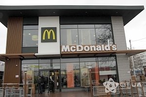 «Макдоналдс» пока не может возобновить работу в Крыму