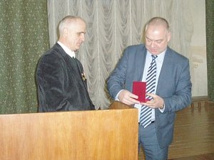 Начальника Керченсокго РЭС наградили почетным знаком