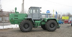 На севере Крыма угнали трактор