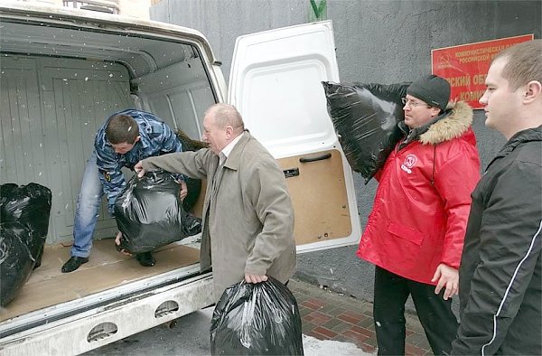 Курские коммунисты направили в Новороссию гуманитарный груз