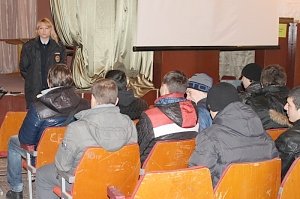 В рамках акции «Безопасная дорога детям» инспекторы ГИБДД учат школьников ПДД