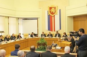 На сессии Государственного Совета Крыма парламентарии учредят ежегодную премию имени Алемдара Караманова для талантливых студентов