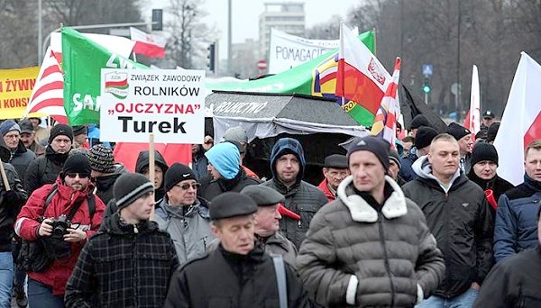 Польские фермеры продолжают протестовать в центре Варшавы