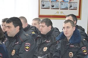 Керченских полицейских поздравили с 23 февраля