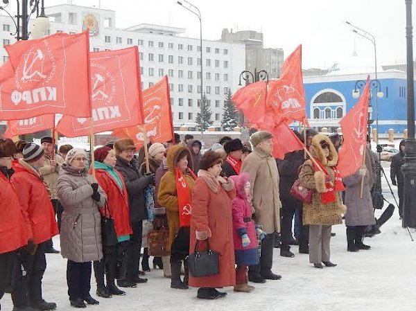 В Йошкар-Оле прошёл митинг, посвященный 97-ой годовщине со дня образования Советской Армии и Военно-Морского Флота