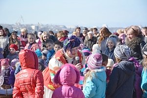 В Севастополе на закрытие Масленицы устроили народные гуляния
