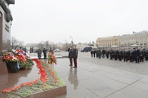 Представители руководства МВД России почтили память защитников Отечества