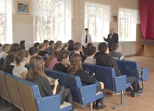 Сотрудники МВД и ФСКН по Республике Крым провели между школьников профилактическую акцию «Скажи наркотикам нет!»