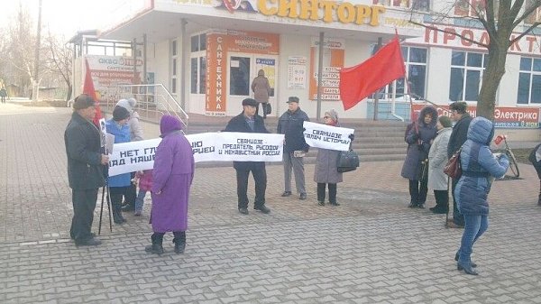 Белгородская область. Коммунисты и комсомольцы в Старом Осколе провели акцию "Сванидзе, хватит врать!"