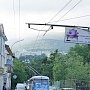 «Крымтроллейбусу» велели убрать рекламу с контактной сети в Ялте