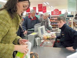 Супермаркеты и рынки в Крыму месяц будет проверять комиссия по ценам