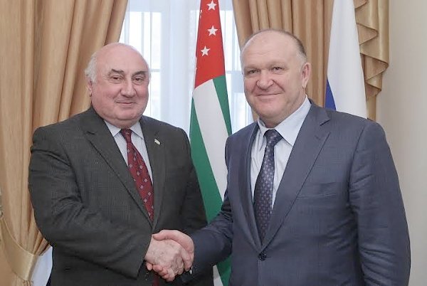 Депутат-коммунист А.Ж. Бифов встретился с послом Республики Абхазия И.М. Абха