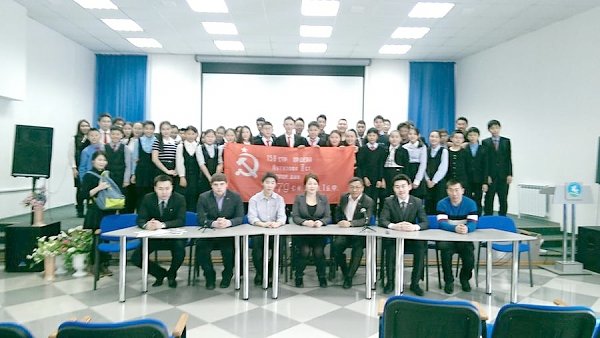 Республика Саха (Якутия). Комсомольцы провели открытые уроки истории в рамках проекта «Знамя нашей Победы»