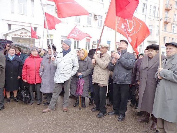 «Правительство Медведева в отставку!». Акция протеста в Иваново
