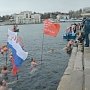 «Моржи» проплыли эстафету с флагами