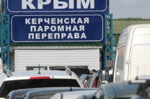 На Керченской переправе в очереди стоят почти 2 тыс. грузовиков