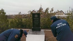 Спасатели приводят в порядок памятники Героям-чернобыльцам