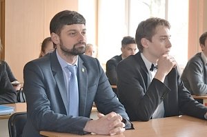 Крымские парламентарии приняли участие в открытом уроке, посвященном Дню Конституции Республики Крым