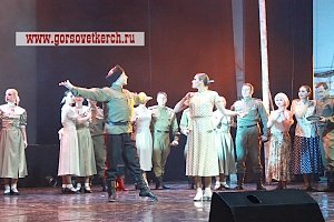 Русский национальный балет «Кострома» показал керчанам спектакль «Домой с Победой»