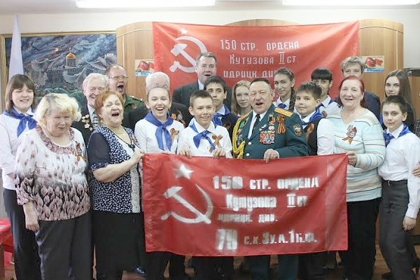Коммунисты Ямало-Ненецкого автономного округа вручили памятные награды ветеранам и детям войны Тарко-Сале
