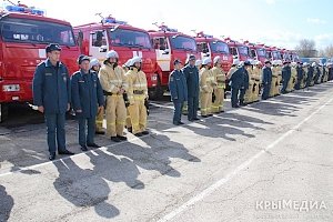 Крымским спасателям передали 12 пожарных машин и два катера